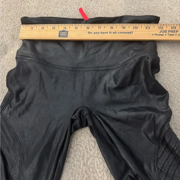 Spanx Women’s Leggings Size Medium Petite Faux Leather Moto Leggings Very Black - Picture 9 of 10